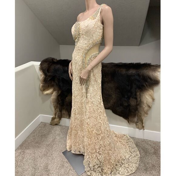 New Gorgeous Floral Lace With Beaded One Shoulder Gown - Picture 12 of 14